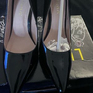 Black pumps(great condition)New!